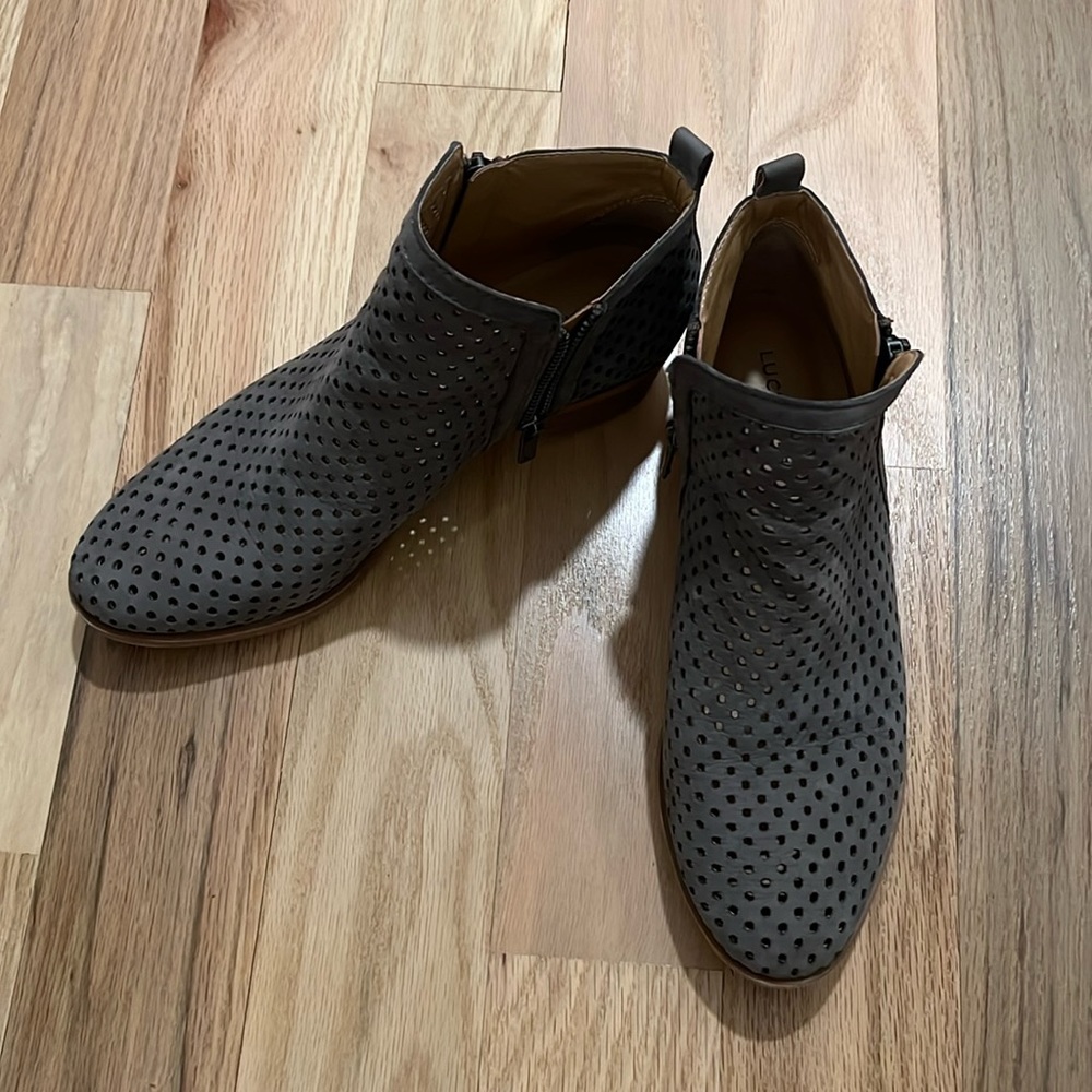 LUCKY BRAND Womens Gray Perforated Booties